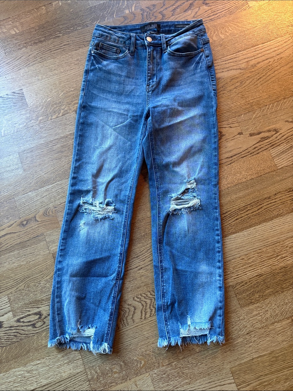Judy Blue Medium Wash Distressed Ankle Jeans